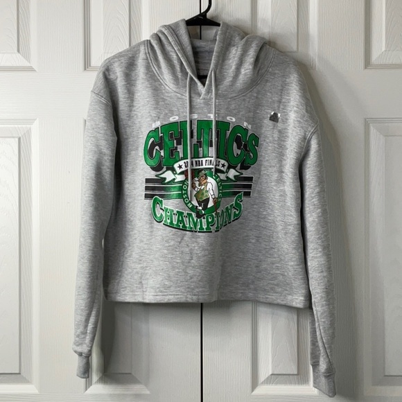 NBA Boston Celtics 2024 Champions Womens Cropped Hooded Sweatshirt Size L - Picture 1 of 7